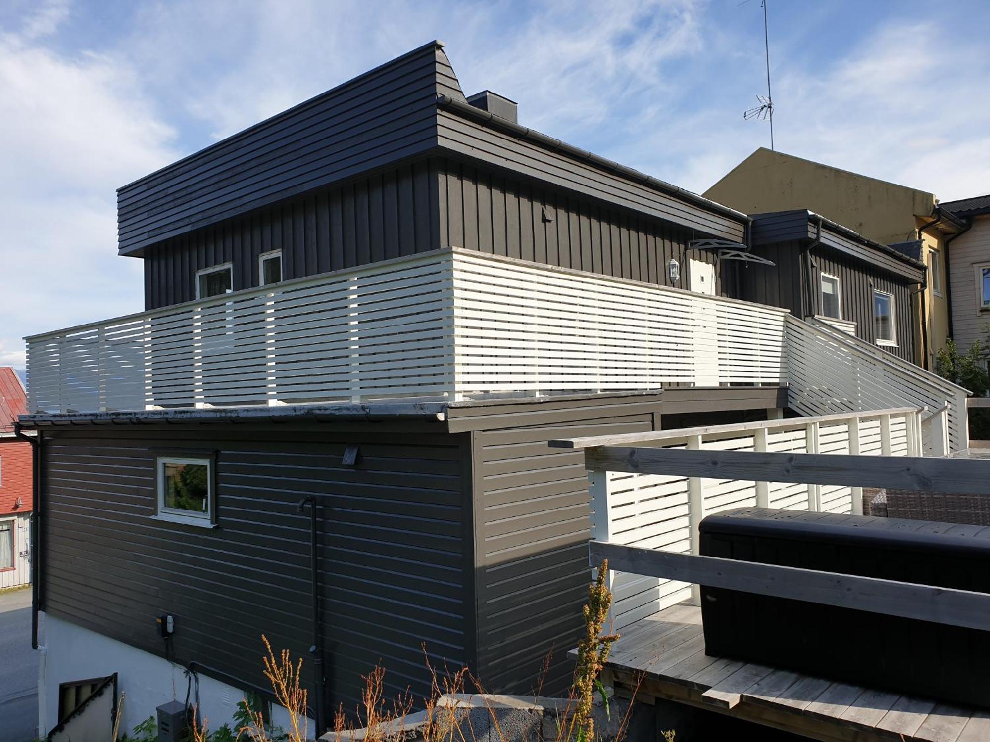 Lyngen Apartments Lyngseidet エクステリア 写真