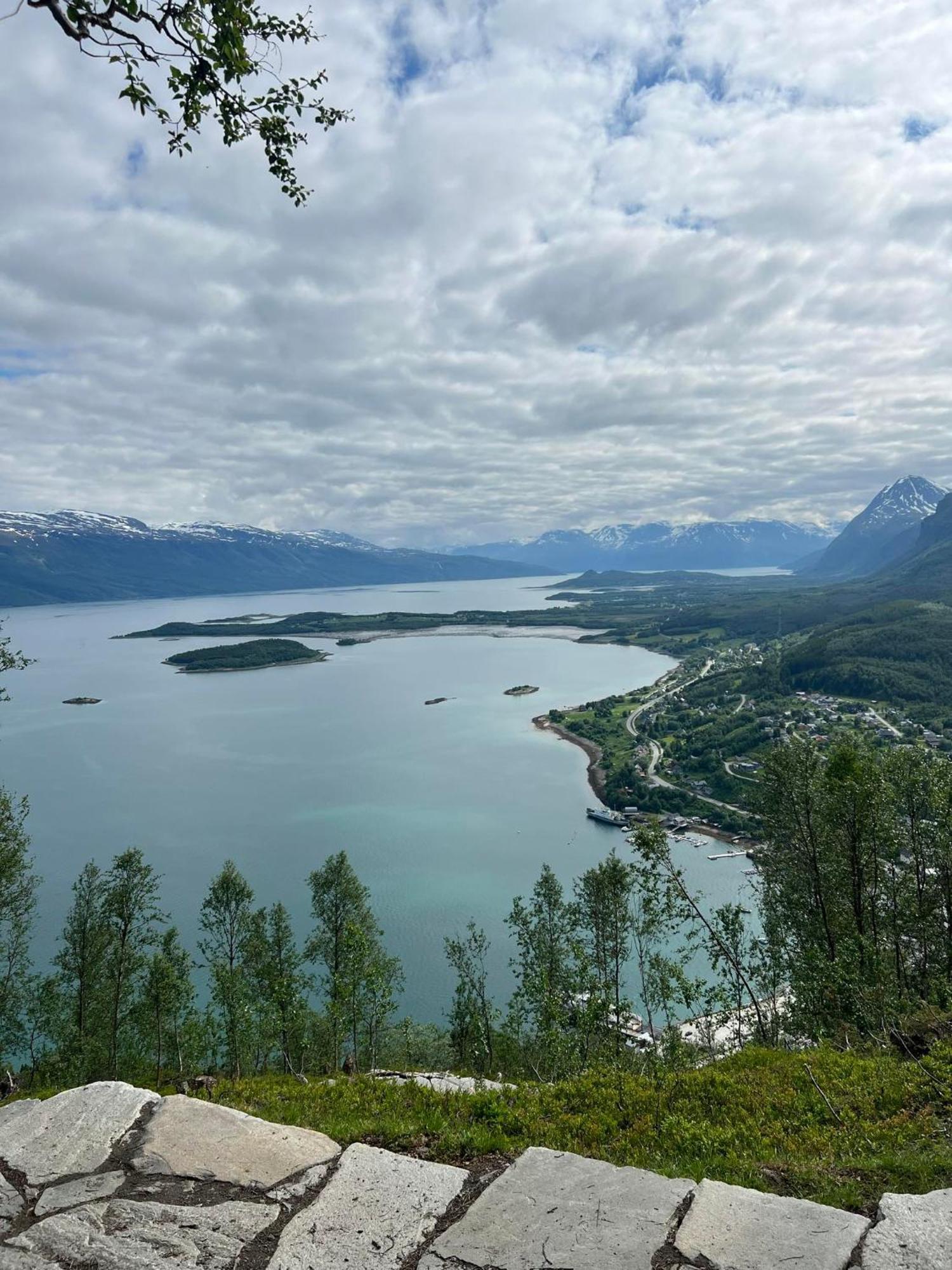 Lyngen Apartments Lyngseidet エクステリア 写真