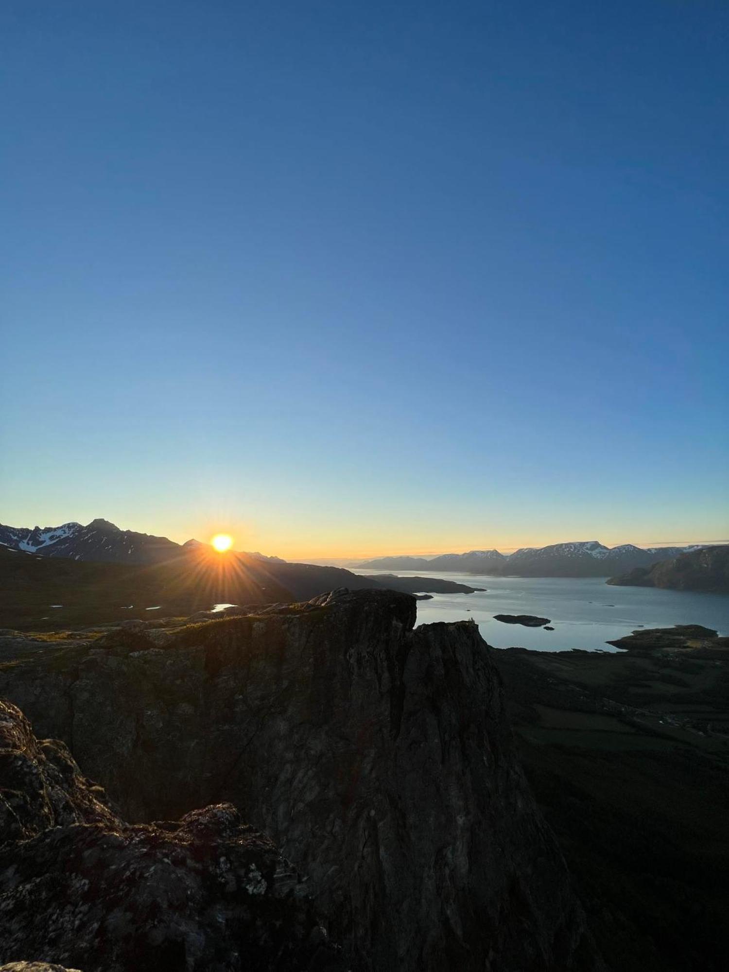 Lyngen Apartments Lyngseidet エクステリア 写真